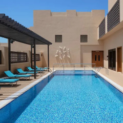 Отель Hyatt Place Dubai/Wasl District бассейн