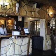 Отель The Big Five Lodge Габороне гостиничный бар