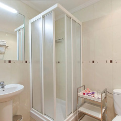Отель Hostal Luz Испания, Мадрид - 7 отзывов об отеле, цены и фото номеров - забронировать отель Hostal Luz онлайн ванная