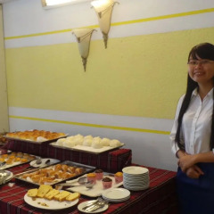 B and C Hotel Далат питание