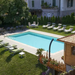 Отель Albergo al Cervo - Gasthof zum Hirschen Лагундо бассейн