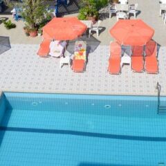 Отель Papas Beach бассейн