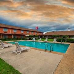 Отель Red Roof Inn Meridian бассейн фото 2