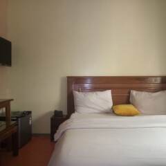 First Eleven Hotel комната для гостей