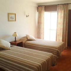 Отель Apartamentos Salema Praia Club комната для гостей фото 5