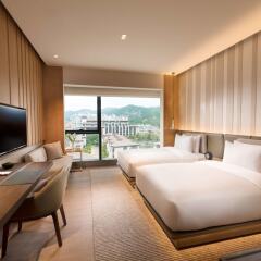 Отель Joyze Hotel Xiamen, Curio Collection by Hilton Китай, Сямынь - отзывы, цены и фото номеров - забронировать отель Joyze Hotel Xiamen, Curio Collection by Hilton онлайн комната для гостей фото 4