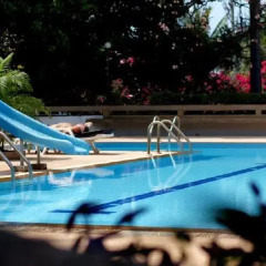 Отель Room Club The Bed Suite бассейн