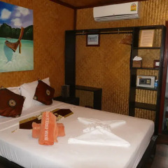 Отель Baan Sukreep Resort сейф в номере