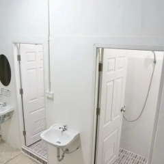 Отель Room 218 - Dorm For Rent - Adults Only Бангкок ванная фото 2