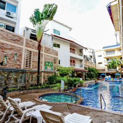 Отель Nida Rooms Patong Pier Palace бассейн