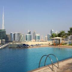 Отель Espace Holiday Homes - SABA 2 Jumeirah Lake Towers бассейн