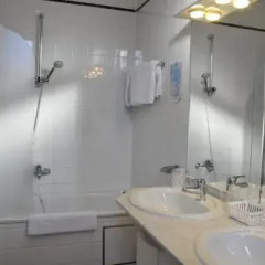 Отель Hans Memling Hotel Бельгия, Брюгге - 7 отзывов об отеле, цены и фото номеров - забронировать отель Hans Memling Hotel онлайн ванная фото 2