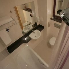Отель Premier Inn Dubai International Airport ванная