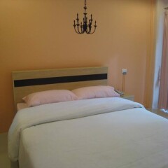 Апартаменты C.S. Poonpol Apartment комната для гостей фото 4