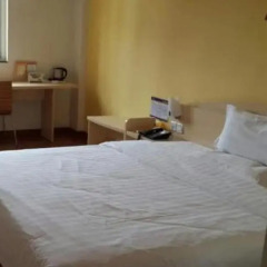 Отель 7 Days Inn Jiangmen 1st Gangkou Road Phoenix Mountain Station Branch комната для гостей фото 2