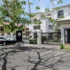 BON Hotel Abuja парковка