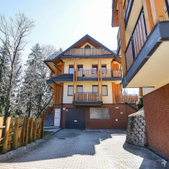 Отель Apartamenty Comfort z kominkiem, balkonem i ogrodem парковка