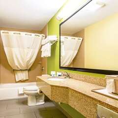Отель Quality Inn & Suites Glenmont - Albany South ванная фото 2