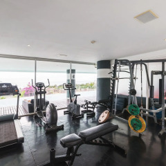 Отель Karon Sunset Sea View фитнесс-зал