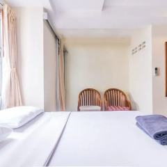 18 Coins Cafe & Hostel комната для гостей