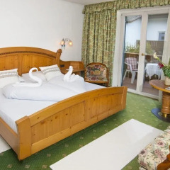 Отель Albergo al Cervo - Gasthof zum Hirschen Лагундо комната для гостей фото 4