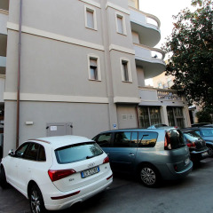 Hotel Sovrana & Re Aqva SPA парковка