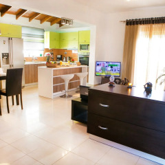 Апартаменты Sunny & Calmness Apartment's комната для гостей