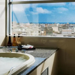 Отель Ocean View Condominium Томигусуку ванная