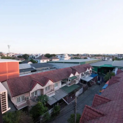 Hoppers Place Donmuang Hostel Бангкок балкон