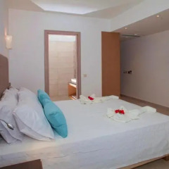Minos Hotel сейф в номере
