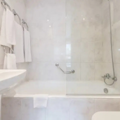 Отель Apartamentos Los Jeronimos Испания, Мадрид - отзывы, цены и фото номеров - забронировать отель Apartamentos Los Jeronimos онлайн ванная