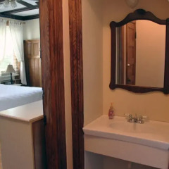 Отель Adams Inn ванная