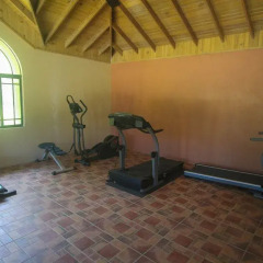 Отель Milbrooks Resort фитнесс-зал фото 4