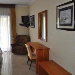 Отель Hostal Gallet Испания, Курорт Росес - отзывы, цены и фото номеров - забронировать отель Hostal Gallet онлайн удобства в номере