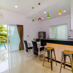 Отель Chalong Hill Tropical Garden Homes интерьер отеля