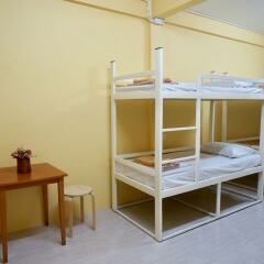 Отель Room 218 - Dorm For Rent - Adults Only Бангкок комната для гостей фото 2