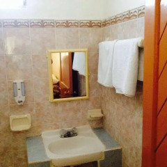 Отель Hostel Kiosco Verde Folk Room Мексика, Канкун - отзывы, цены и фото номеров - забронировать отель Hostel Kiosco Verde Folk Room онлайн ванная