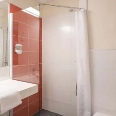Отель Hôtel Akena City Agen Castelculier ванная фото 2