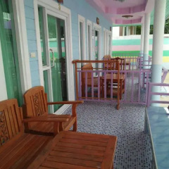 Отель OYO 840 Choosri Resort Таиланд, Ко-Лан - отзывы, цены и фото номеров - забронировать отель OYO 840 Choosri Resort онлайн балкон