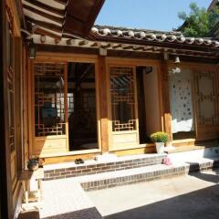 Отель Manaedang Hanok Guesthouse Южная Корея, Сеул - отзывы, цены и фото номеров - забронировать отель Manaedang Hanok Guesthouse онлайн
