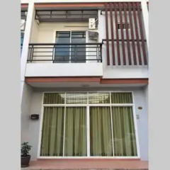 Отель Krabi Town Sleeps 8 With Kitchen сейф в номере