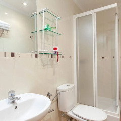 Отель Hostal Luz Испания, Мадрид - 7 отзывов об отеле, цены и фото номеров - забронировать отель Hostal Luz онлайн ванная фото 2