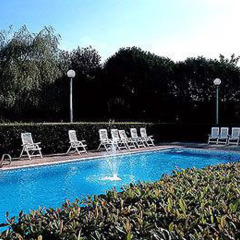 Hotel Mercure Paris Le Bourget бассейн