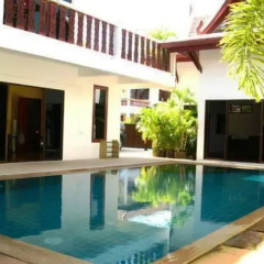 Отель Rom-Yen Guest House бассейн