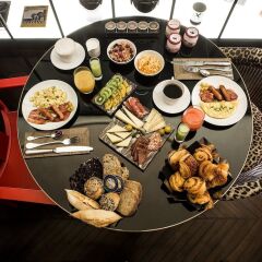 Hotel du Rond-Point des Champs Elysees питание