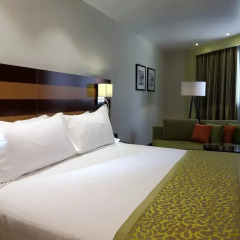 Отель Holiday Inn Riyadh Al-Qasr комната для гостей фото 2
