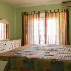 Отель Rooms On the Hip Strip - Montego Bay комната для гостей фото 4