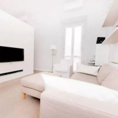Отель Sunny flat in elegant building close to Colosseum Рим комната для гостей фото 4