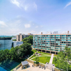 Отель Ginosi Waterfront Apartel балкон