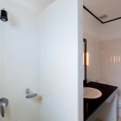 Отель Praewa Villas Naiyang Phuket ванная